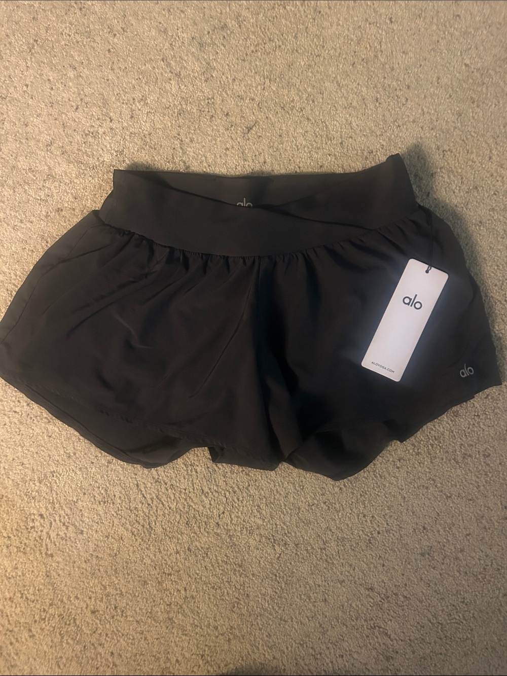 ALO Yoga V-Cute Running Shorts in Anthracite
